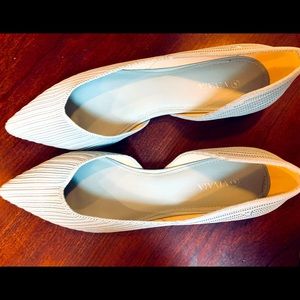 Vivaia Size 10 Light Teal pointed toe flats (Melia)